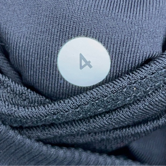 🦄 Lululemon Run Stay On Course Pullover | Sz 4 | EUC - UNICORN - Picture 8 of 9